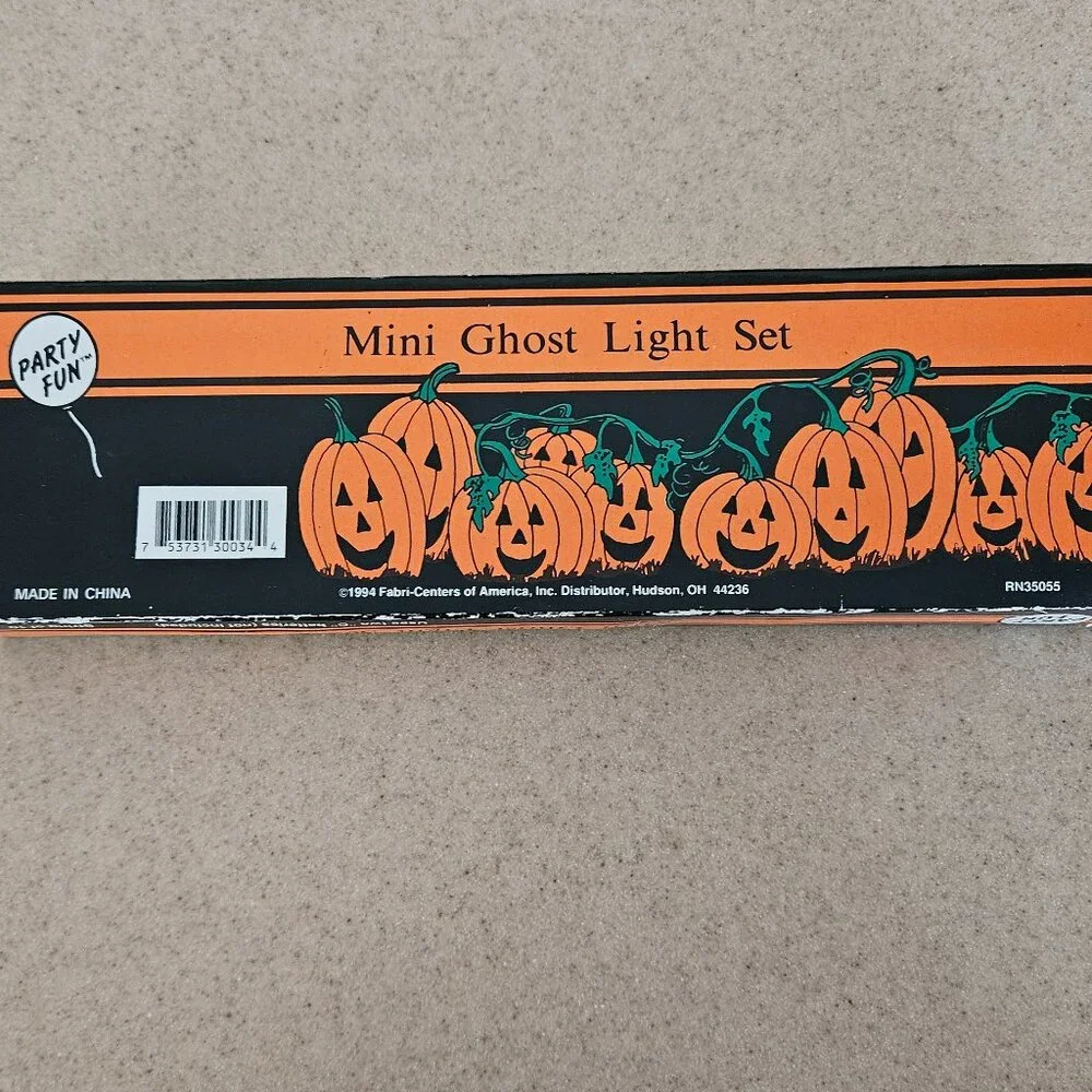 VINTAGE ADORABLE 1994 PARTY FUN HALLOWEEN FALL MINI GHOST LIGHT SET